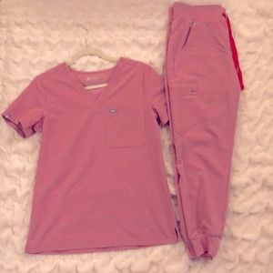 Figs chalk pink XS top, SP bottom set